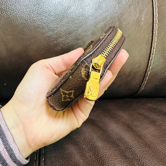 Louis Vuitton Round Coin Purse - Picture 7 of 11